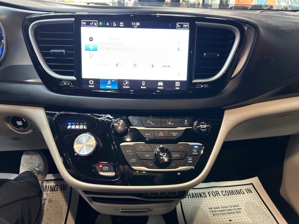 2024 Chrysler Pacifica Image 12