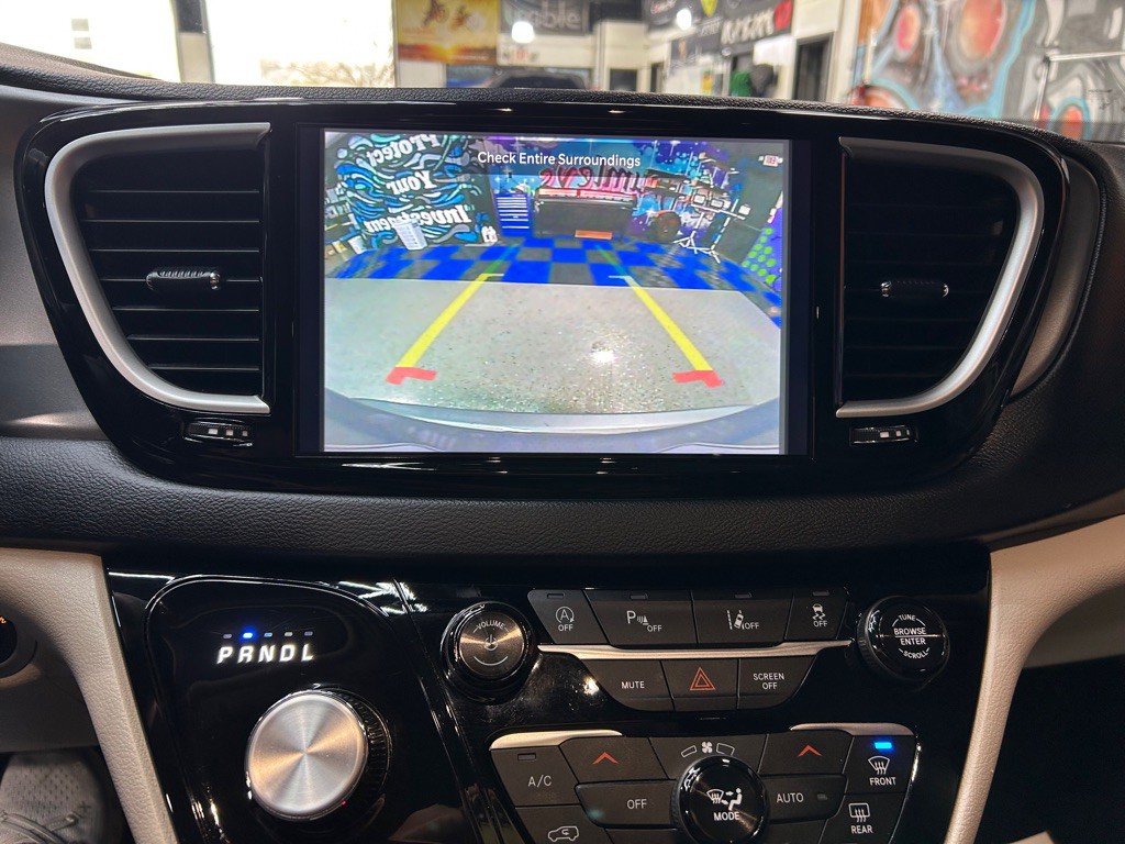 2024 Chrysler Pacifica Image 13