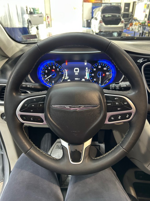 2024 Chrysler Pacifica Image 15