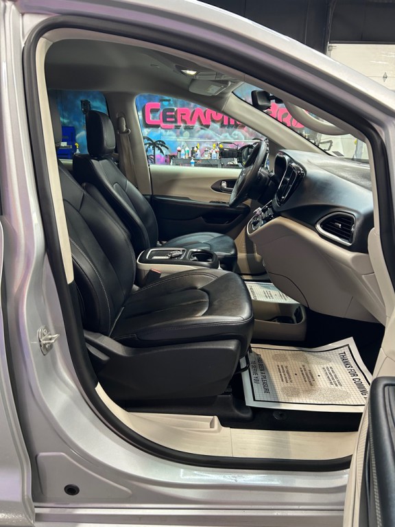 2024 Chrysler Pacifica Image 16