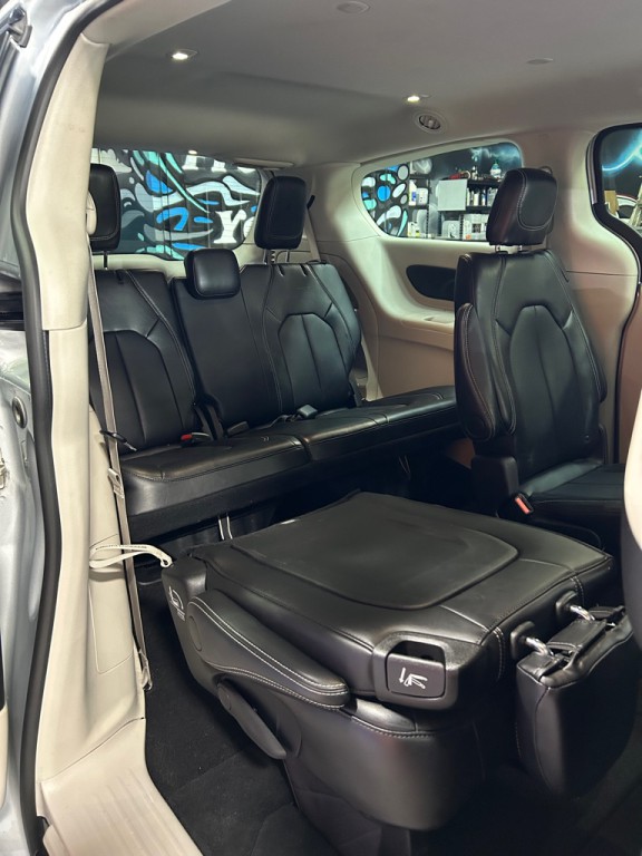 2024 Chrysler Pacifica Image 17