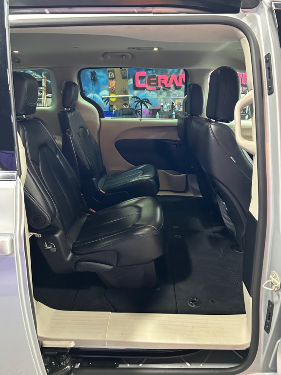 2024 Chrysler Pacifica Image 18