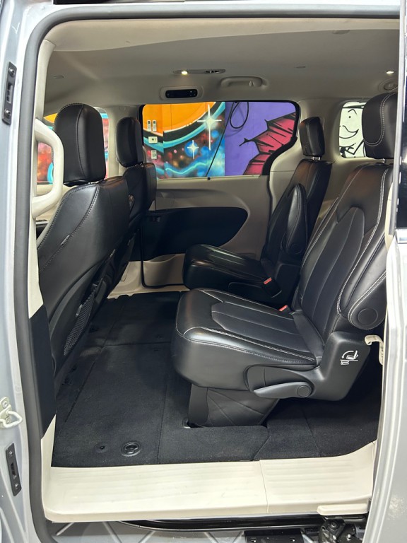 2024 Chrysler Pacifica Image 21
