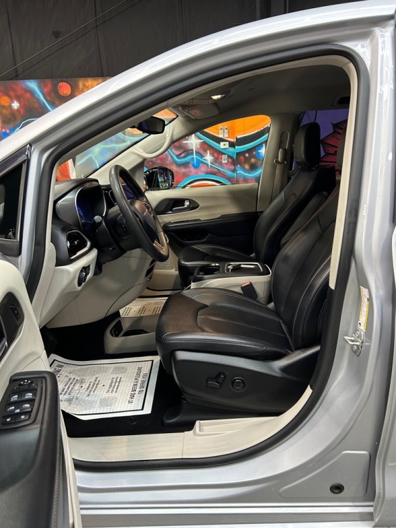 2024 Chrysler Pacifica Image 22