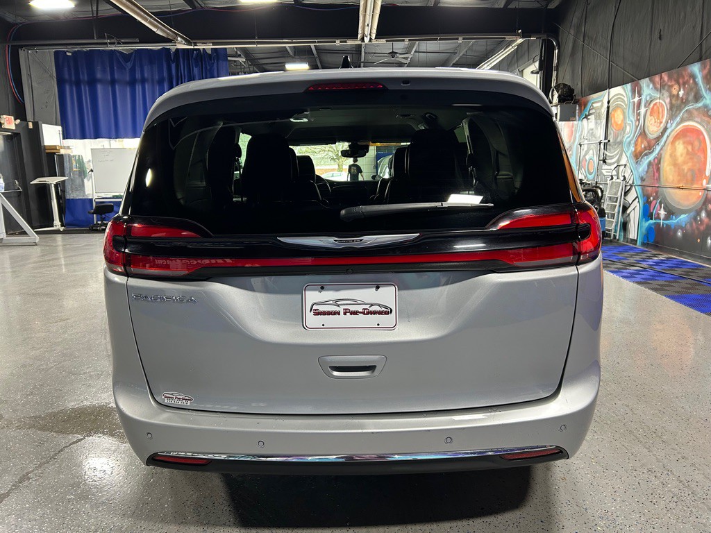 2024 Chrysler Pacifica Image 6