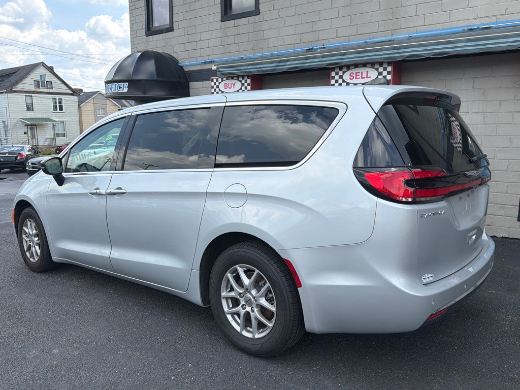 2024 Chrysler Pacifica Image 26