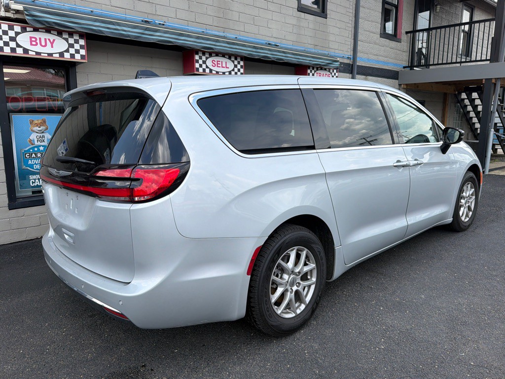 2024 Chrysler Pacifica Image 28