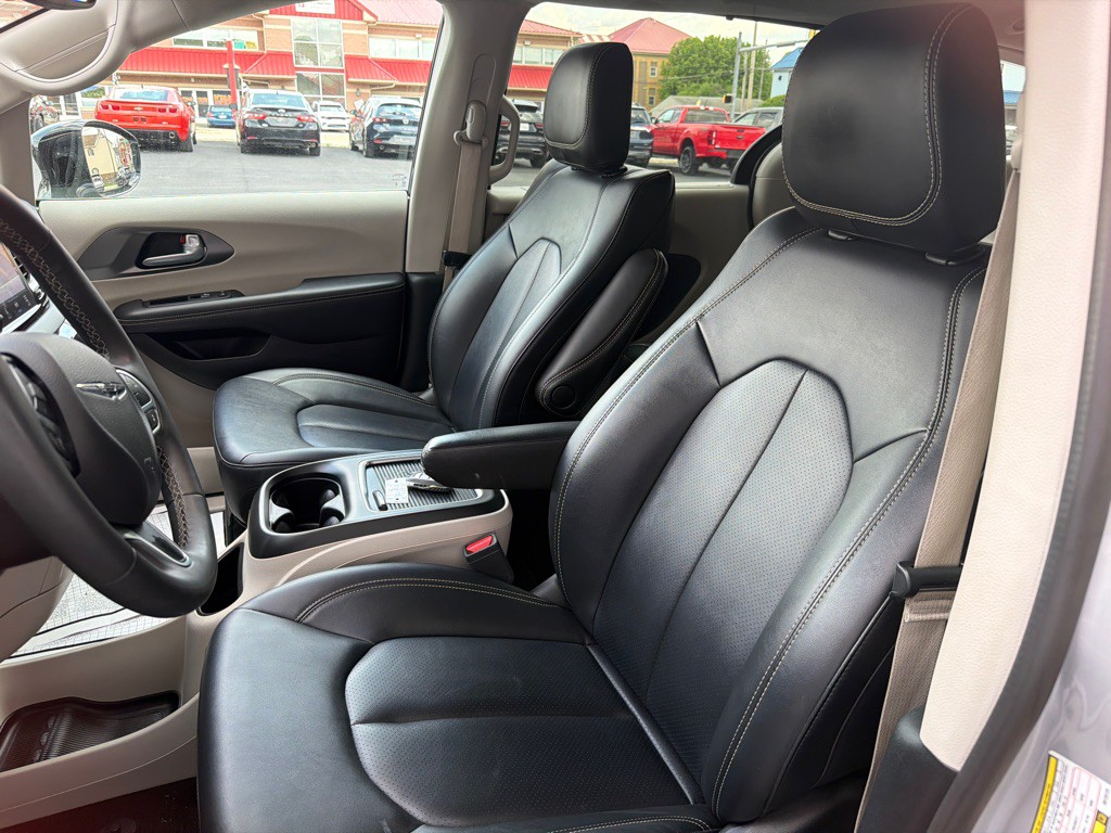 2024 Chrysler Pacifica Image 33