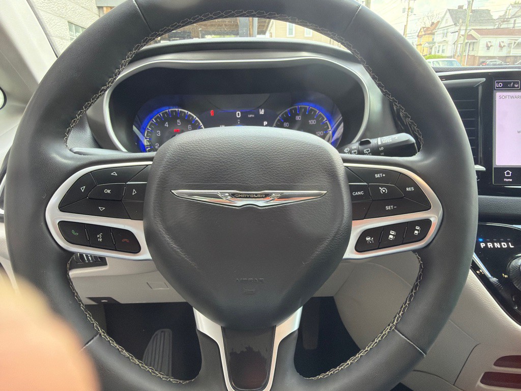 2024 Chrysler Pacifica Image 34