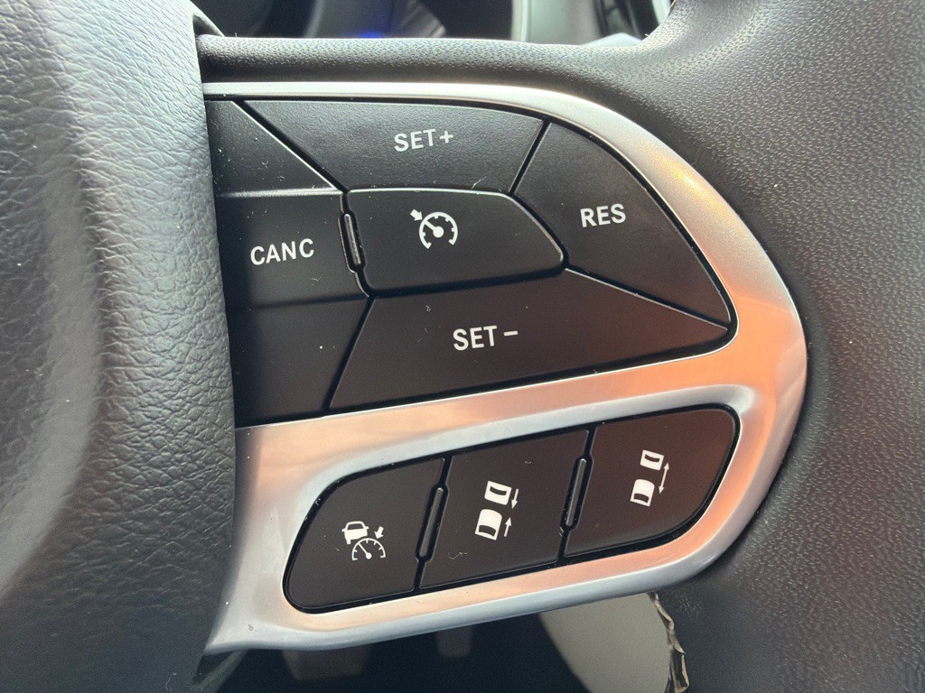 2024 Chrysler Pacifica Image 36