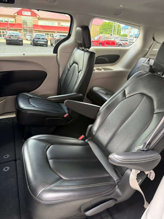 2024 Chrysler Pacifica Image 38
