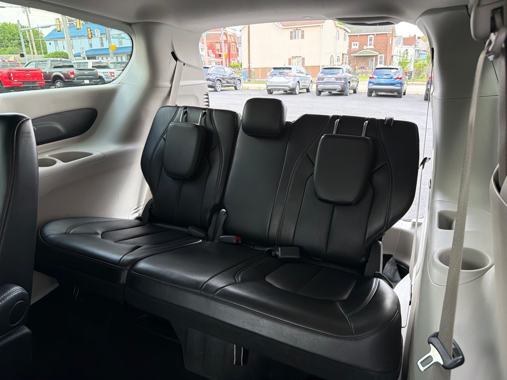 2024 Chrysler Pacifica Image 39