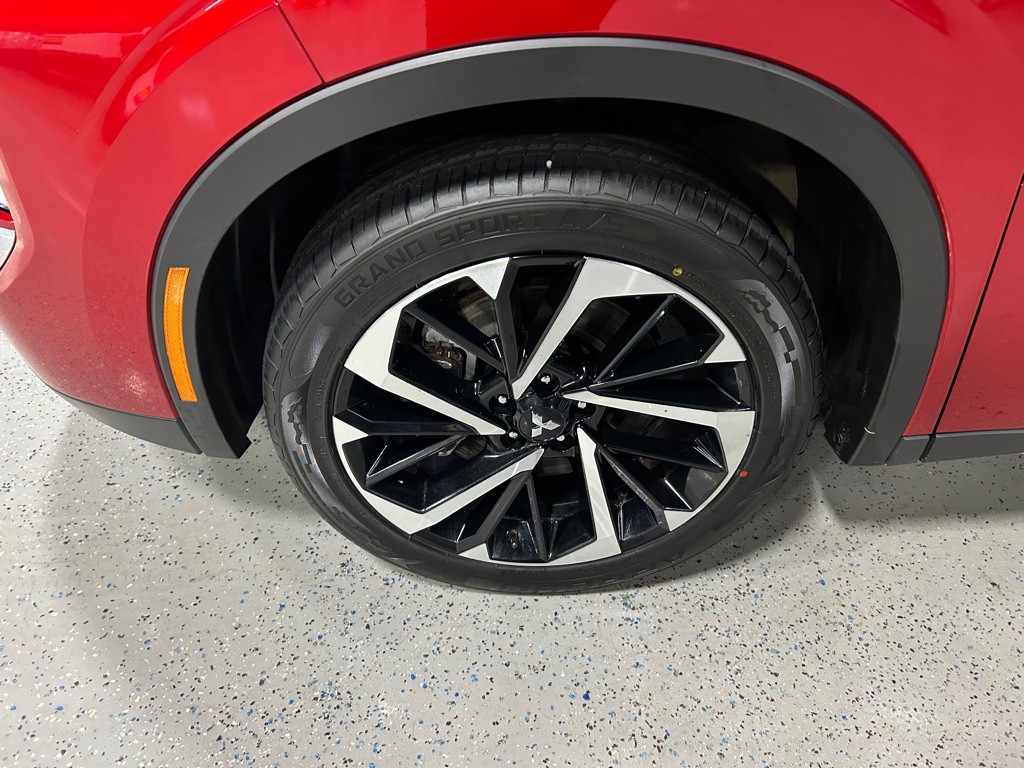 2023 Mitsubishi Outlander Image 17