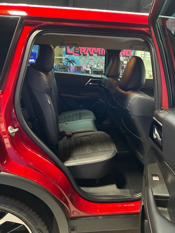 2023 Mitsubishi Outlander Image 24