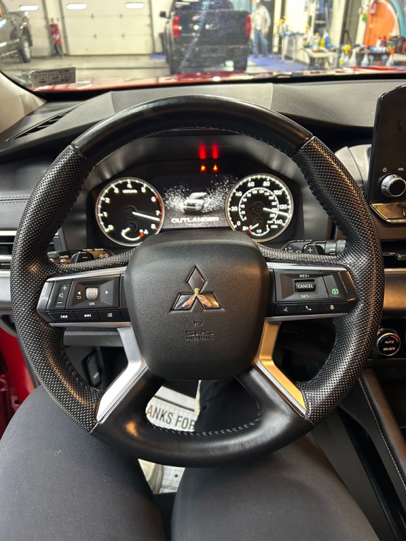 2023 Mitsubishi Outlander Image 28