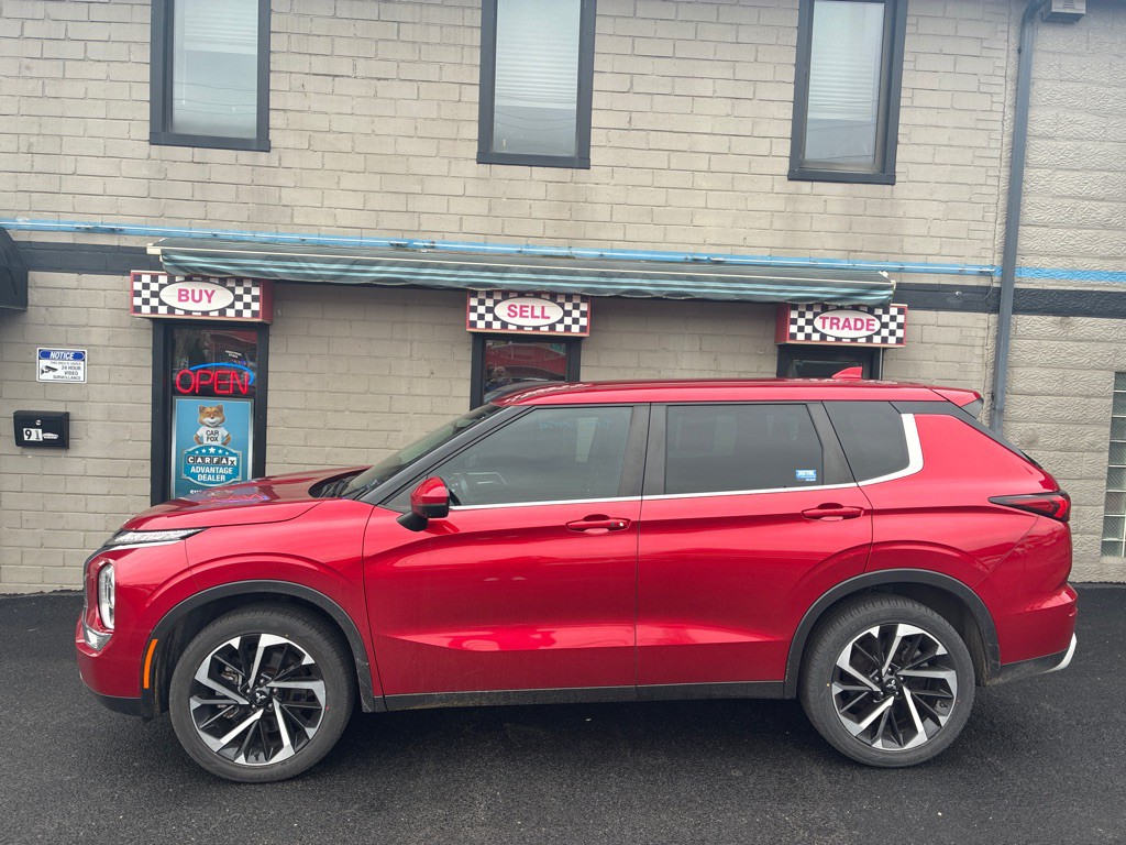 2023 Mitsubishi Outlander Image 3