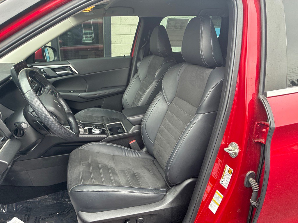 2023 Mitsubishi Outlander Image 6