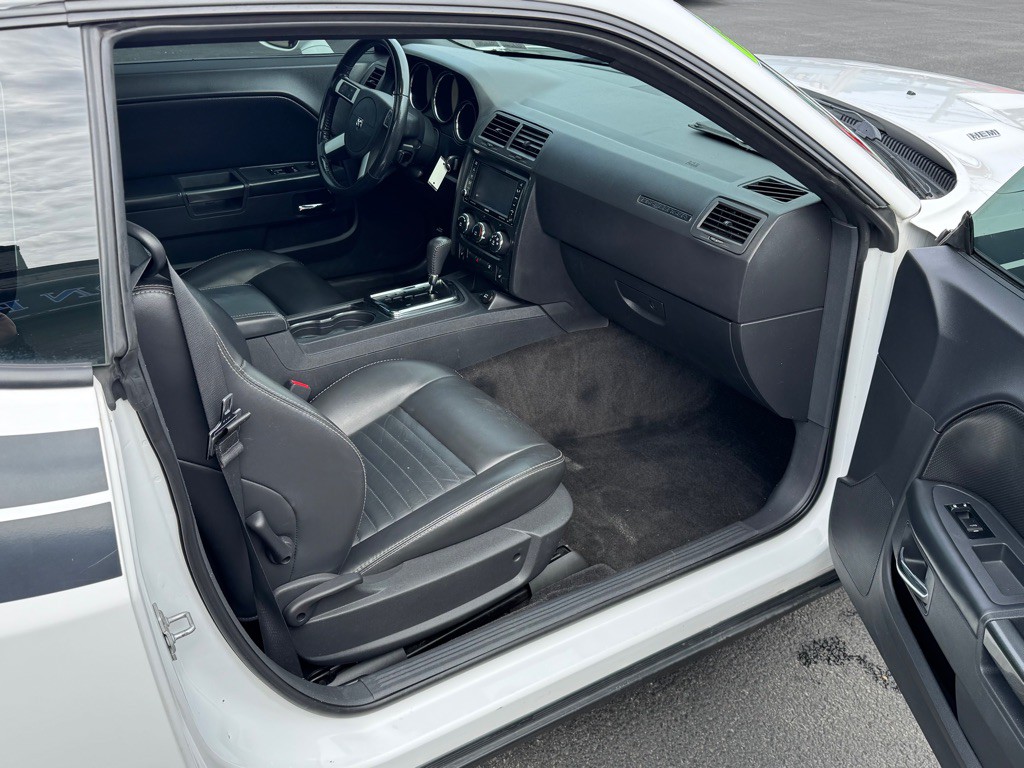 2010 Dodge Challenger Image 12
