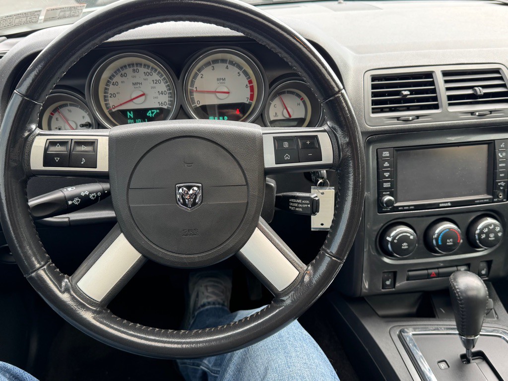 2010 Dodge Challenger Image 13