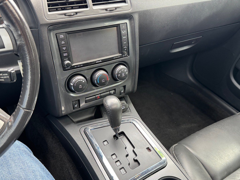 2010 Dodge Challenger Image 14