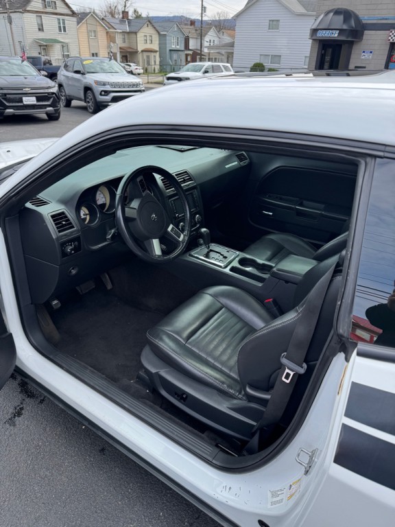 2010 Dodge Challenger Image 18