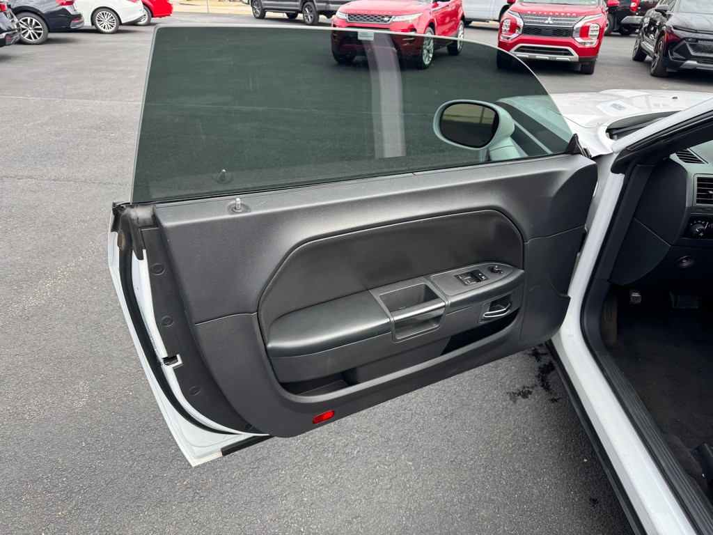 2010 Dodge Challenger Image 19