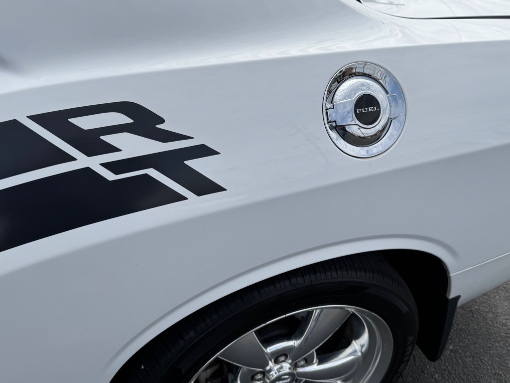 2010 Dodge Challenger Image 21