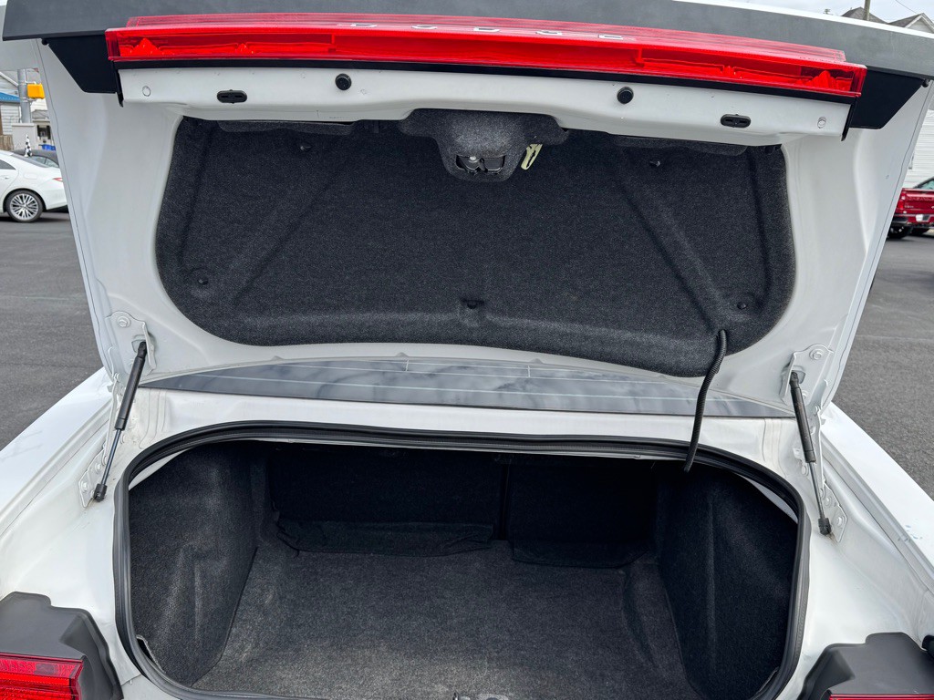 2010 Dodge Challenger Image 23