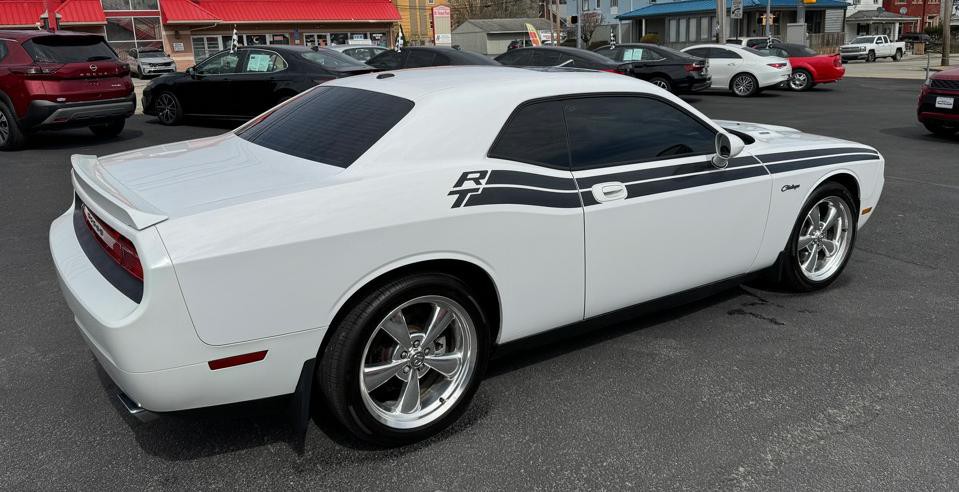 2010 Dodge Challenger Image 4