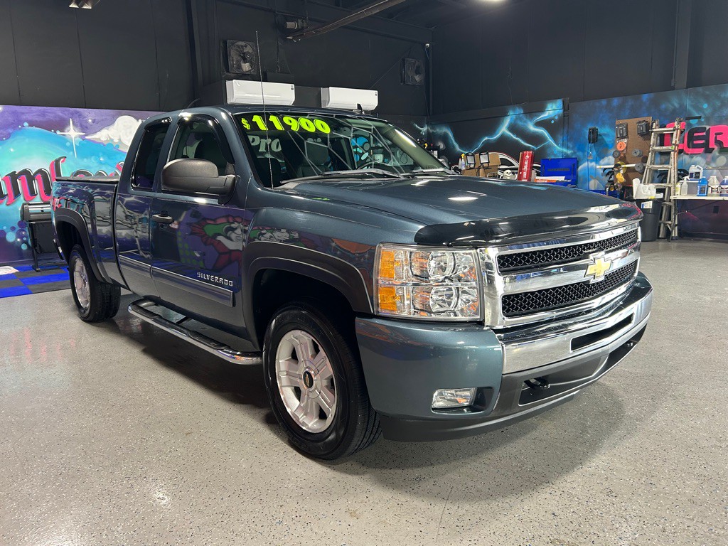 2011 Chevrolet Silverado 1500 Image 2