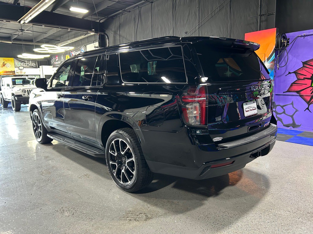 2024 Chevrolet Suburban Image 2