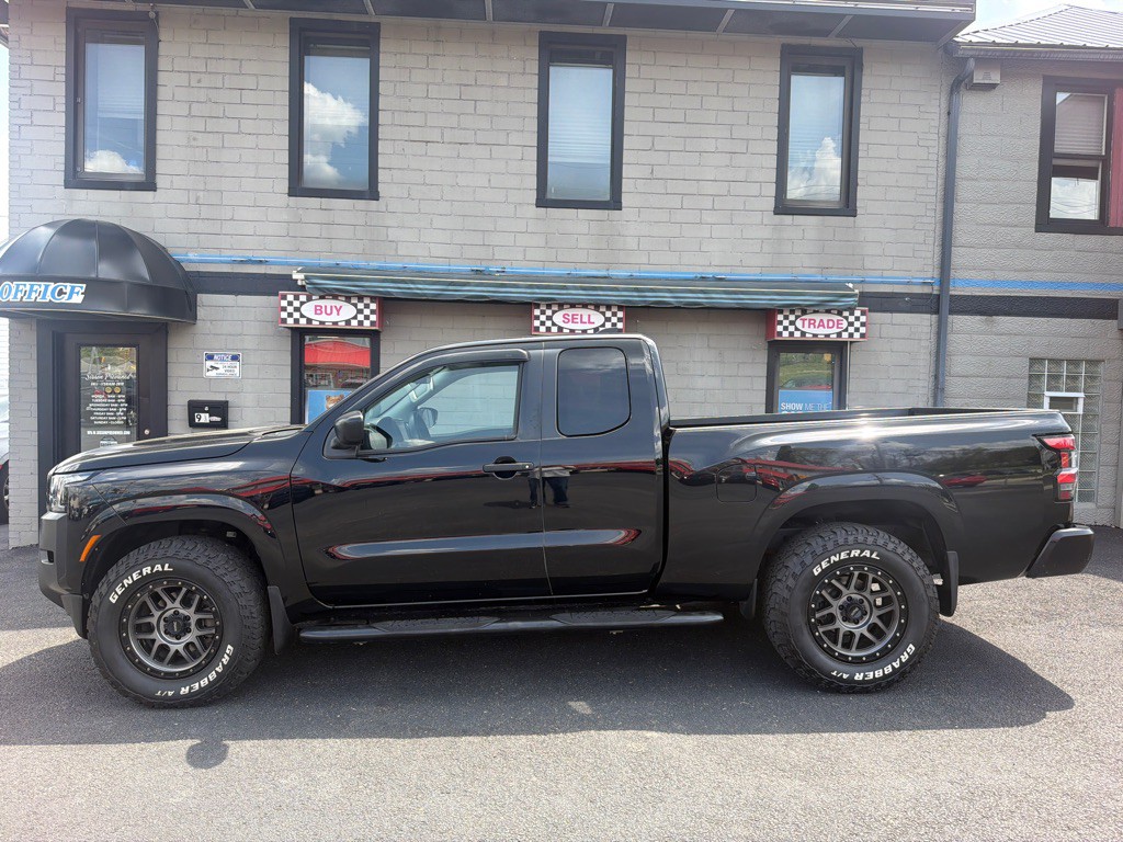 2022 Nissan Frontier Image 2