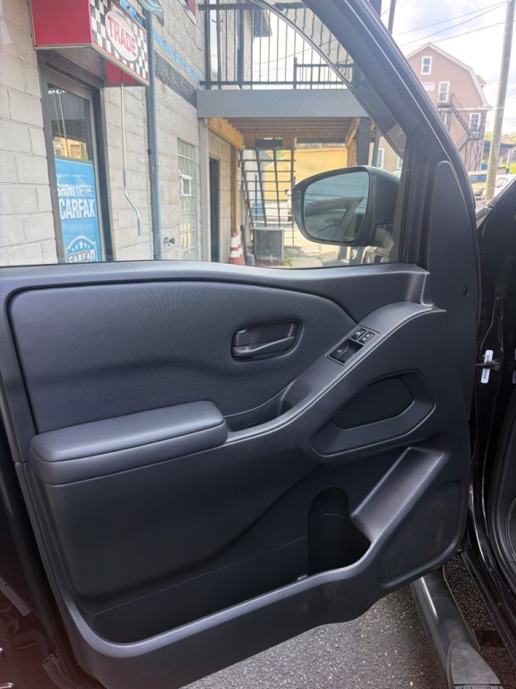 2022 Nissan Frontier Image 9