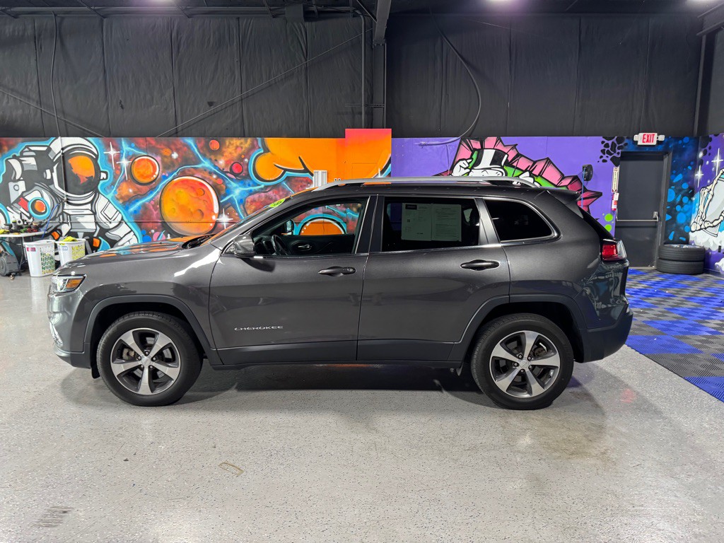2019 Jeep Cherokee Image 2