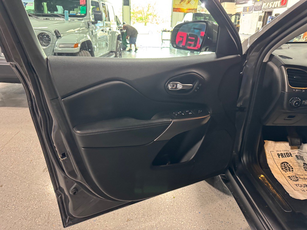 2019 Jeep Cherokee Image 11
