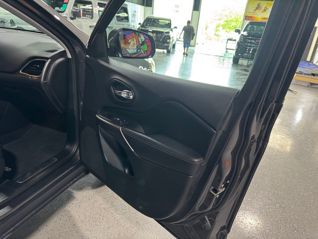 2019 Jeep Cherokee Image 17