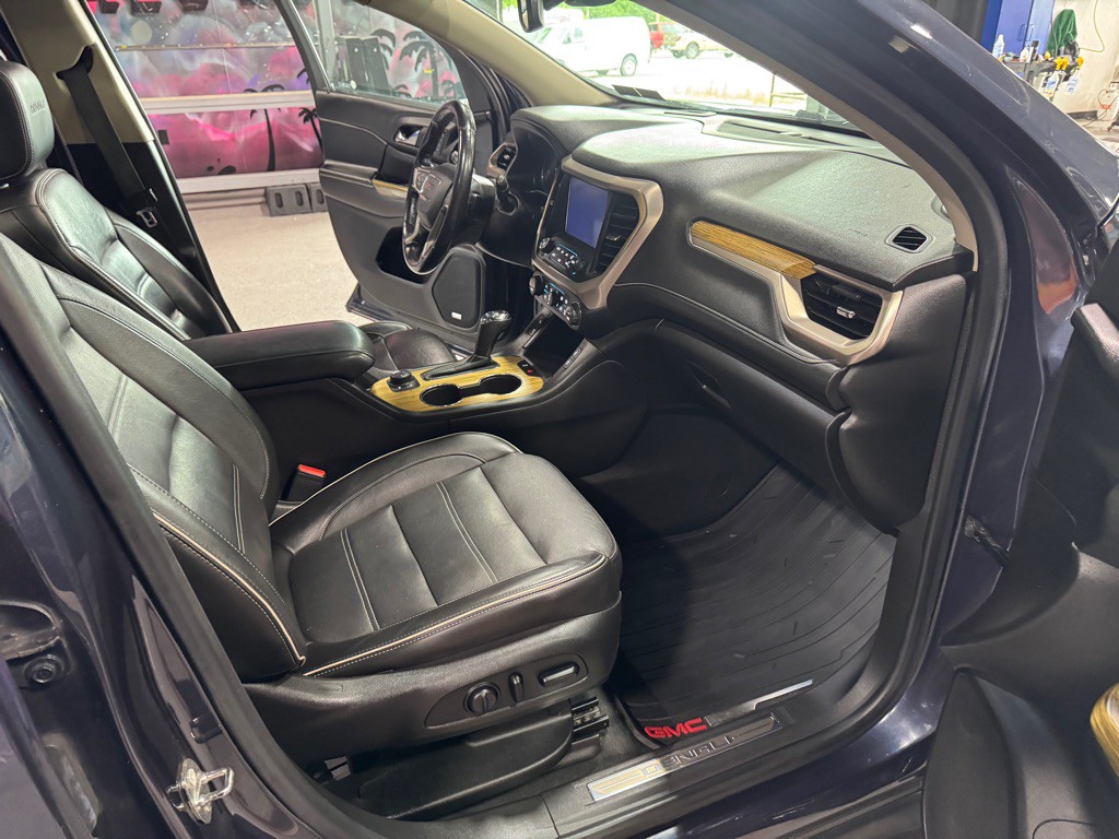 2018 GMC Acadia Image 17