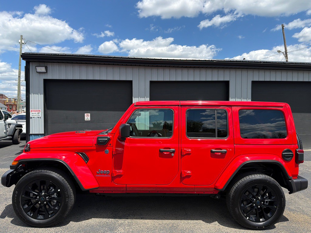 2025 Jeep Wrangler Image 2