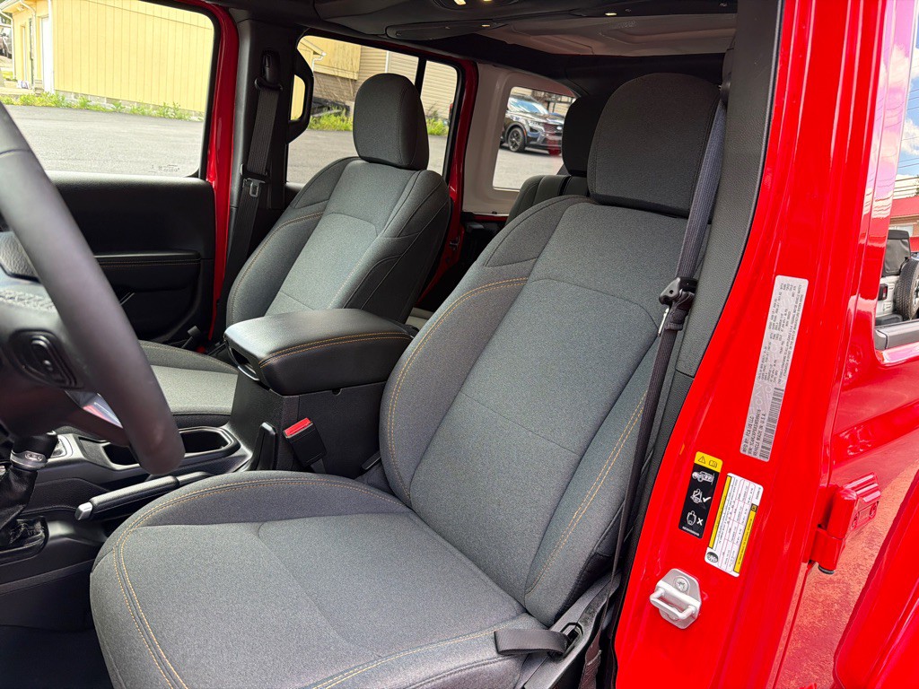 2025 Jeep Wrangler Image 9