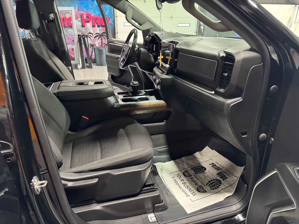 2022 Chevrolet Silverado 1500 Image 17