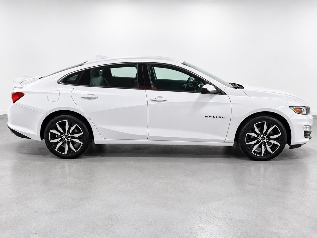 2022 Chevrolet Malibu Image 2
