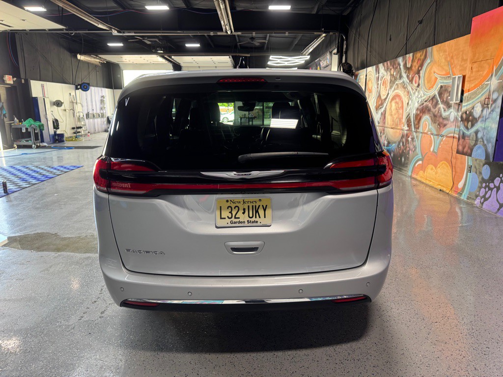2024 Chrysler Pacifica Image 4