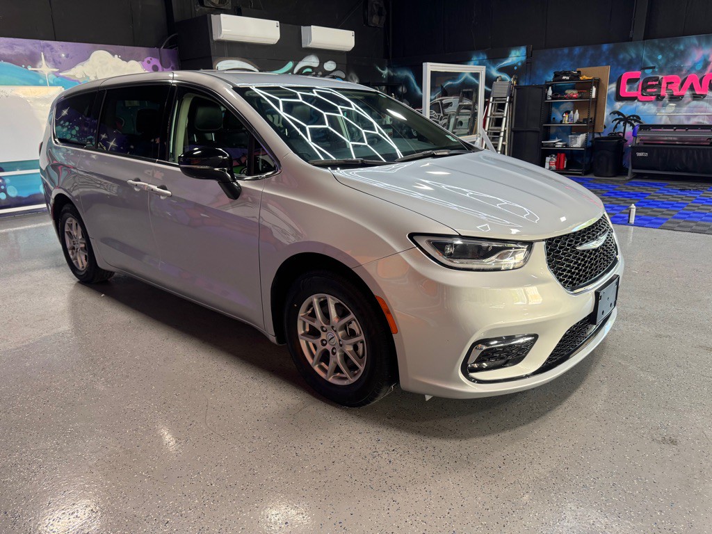 2024 Chrysler Pacifica Image 7