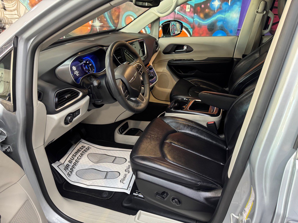 2024 Chrysler Pacifica Image 11