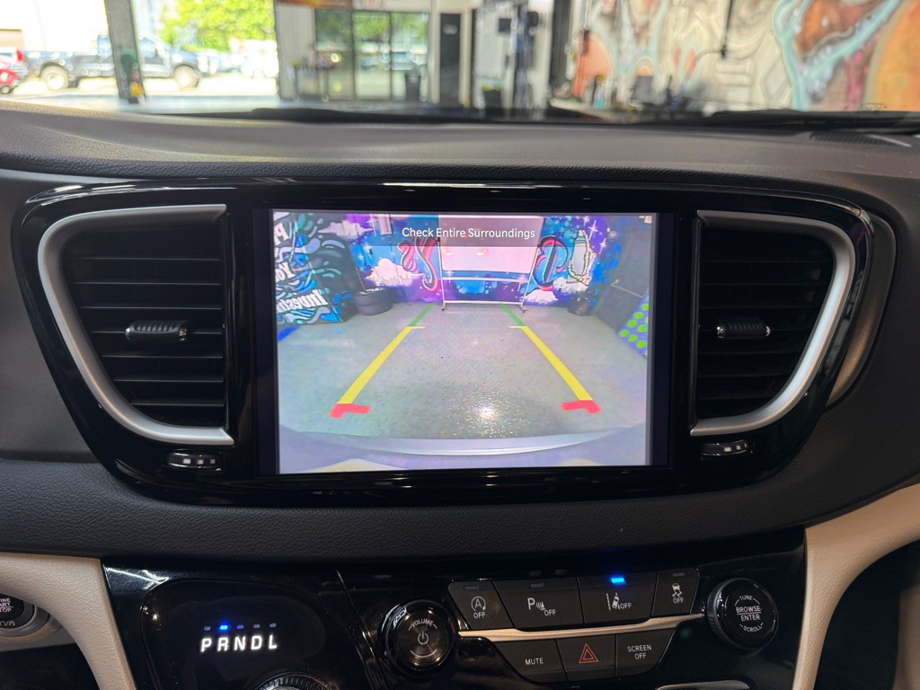 2024 Chrysler Pacifica Image 18