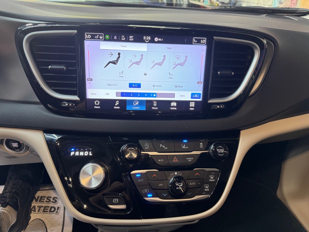 2024 Chrysler Pacifica Image 19