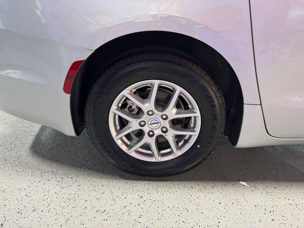 2024 Chrysler Pacifica Image 25