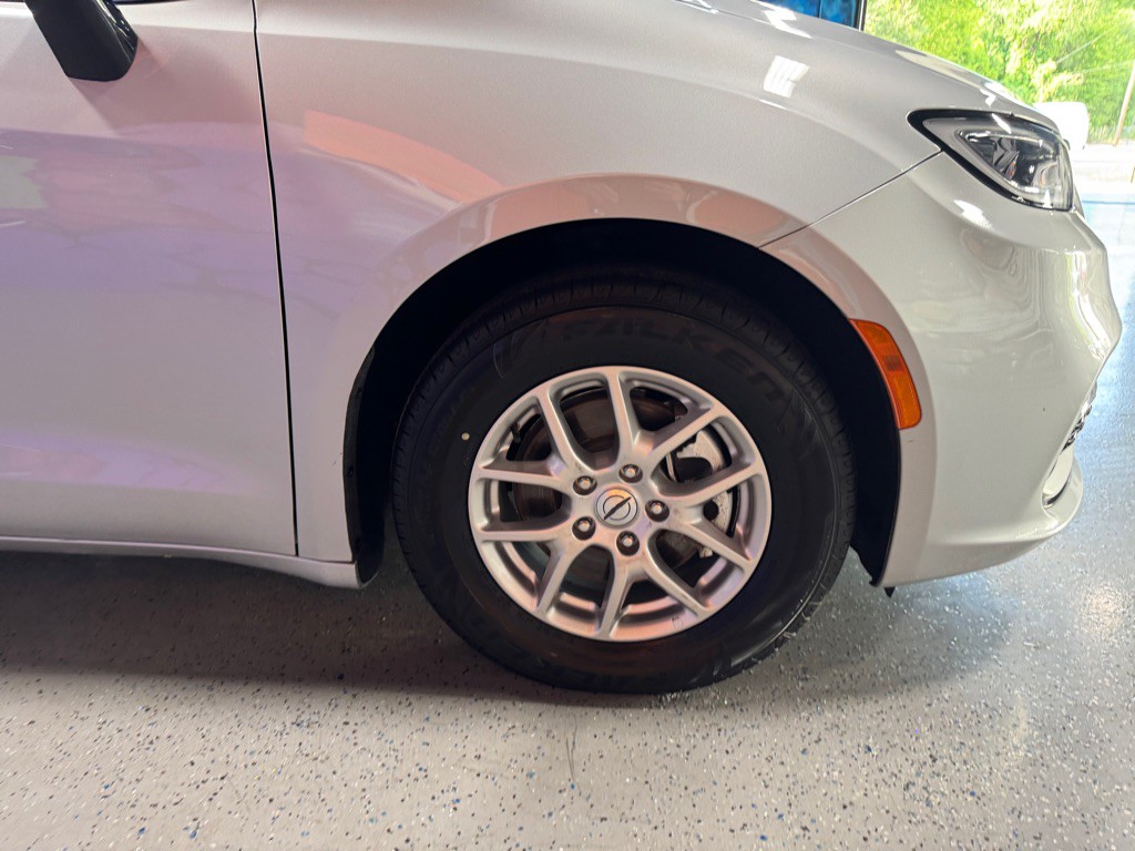 2024 Chrysler Pacifica Image 26