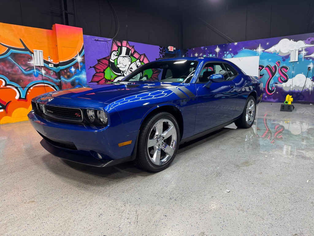 2010 Dodge Challenger Image 1