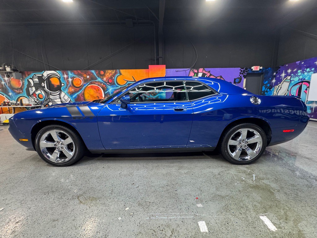 2010 Dodge Challenger Image 2
